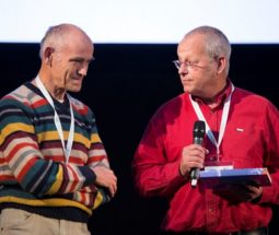 Uitreiking boek aan auteur Jan Huys